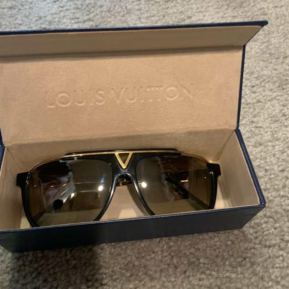 Sold—Louis Vuitton logo sunglasses - Picture 11 of 13